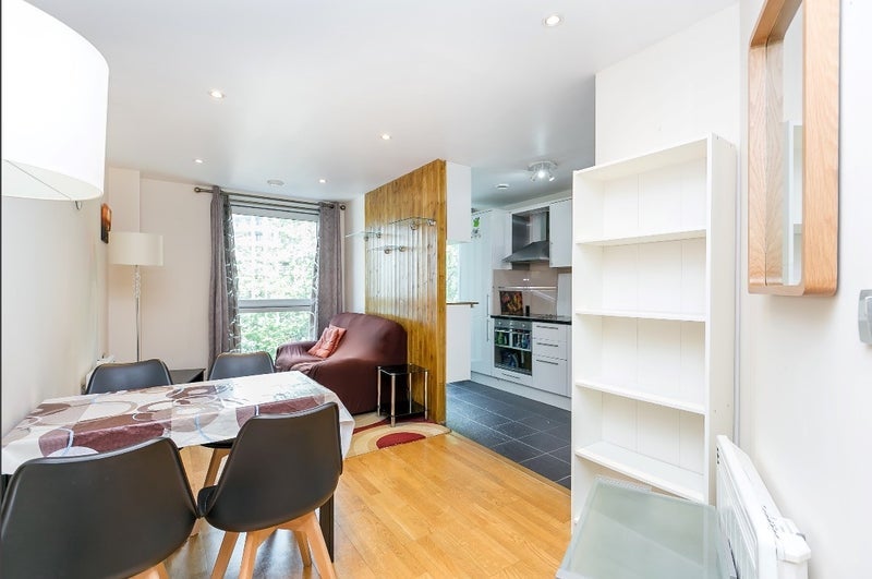 Room Prestons Road in Greater London