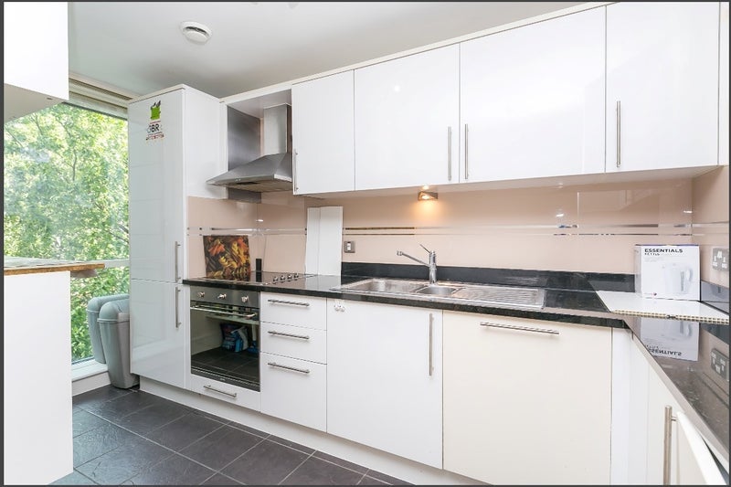 Room Prestons Road in Greater London