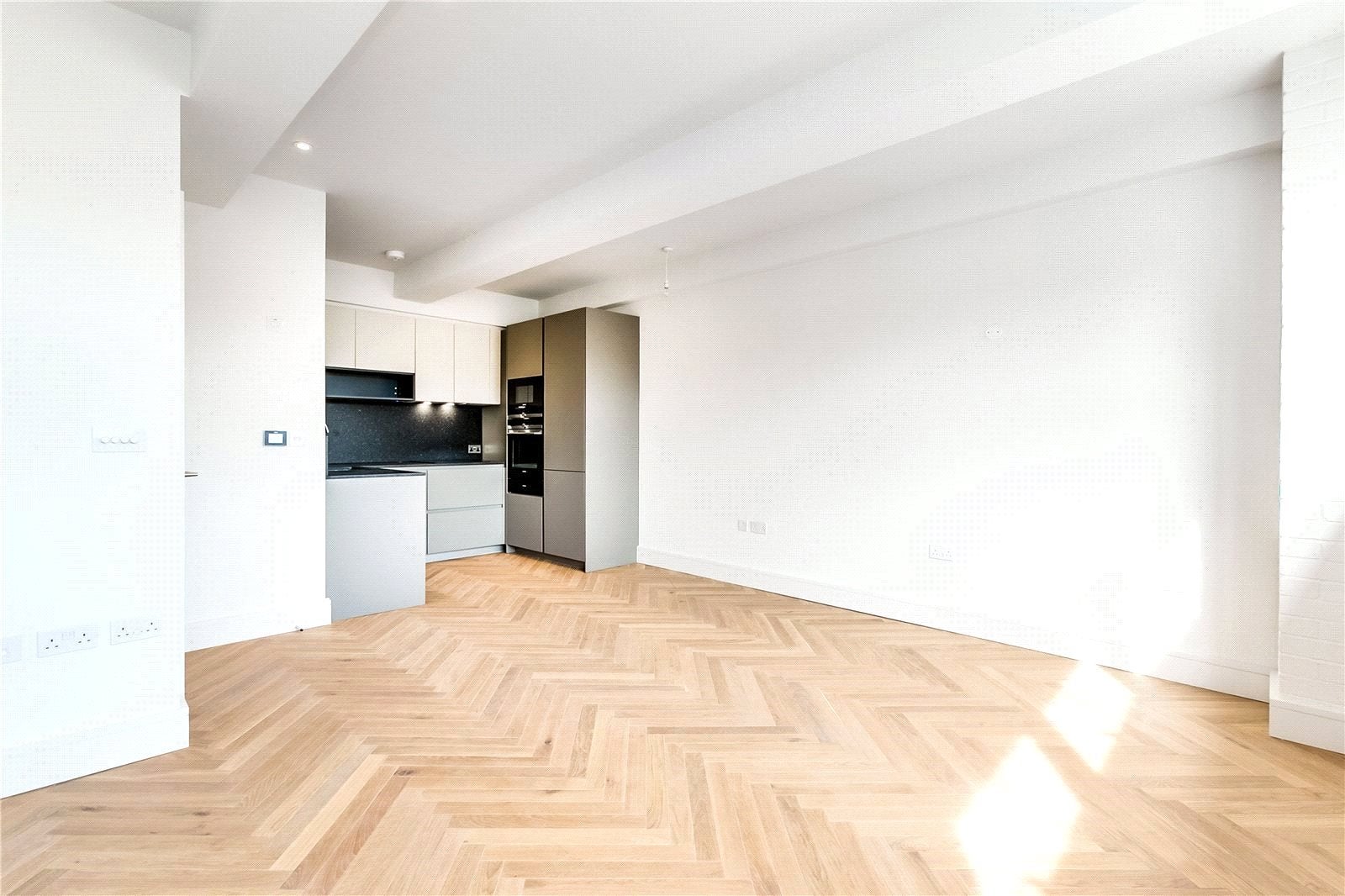 Flat Atalanta Street in Greater London