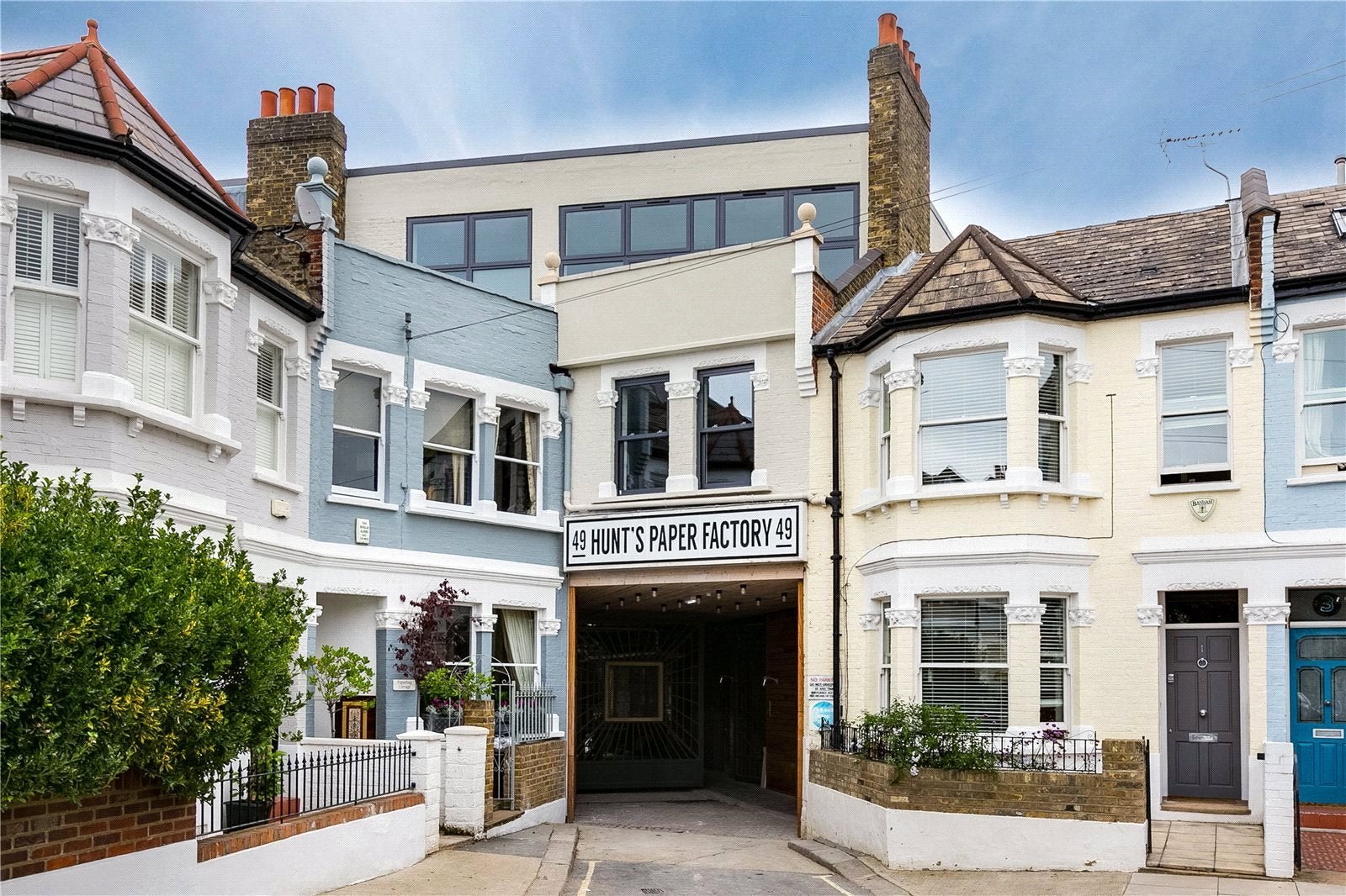 Flat Atalanta Street in Greater London