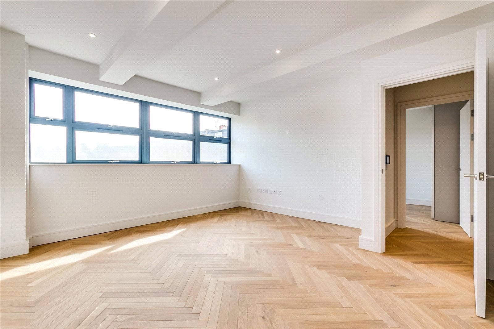 Flat Atalanta Street in Greater London
