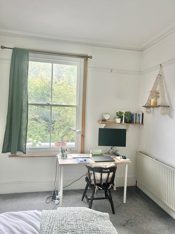 Room St Faith's Road in Greater London