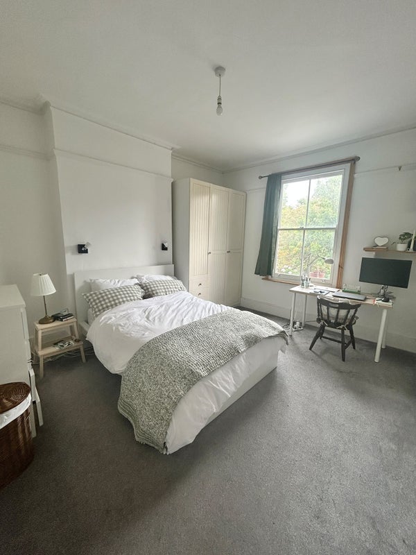 Room St Faith's Road in Greater London