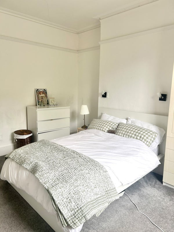 Room St Faith's Road in Greater London