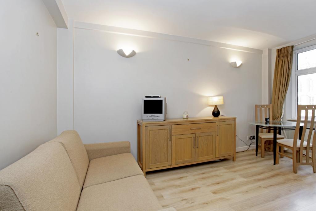 Flat Fetter Lane in City of London