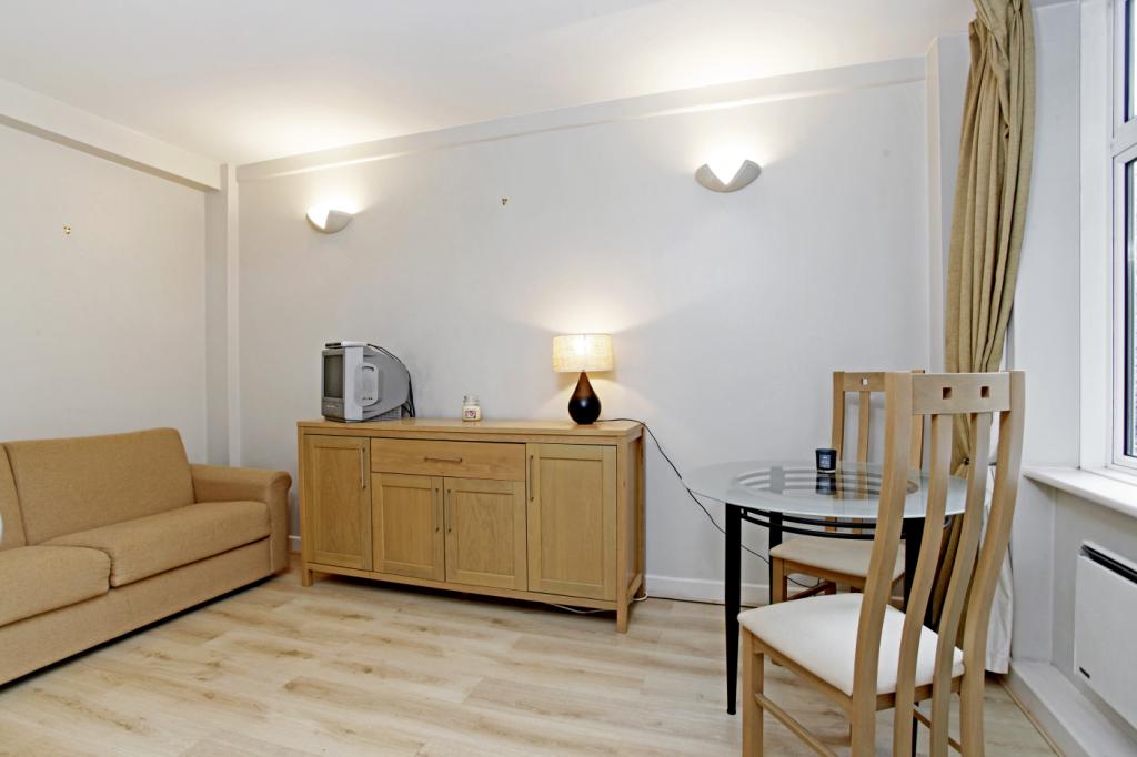 Flat Fetter Lane in City of London