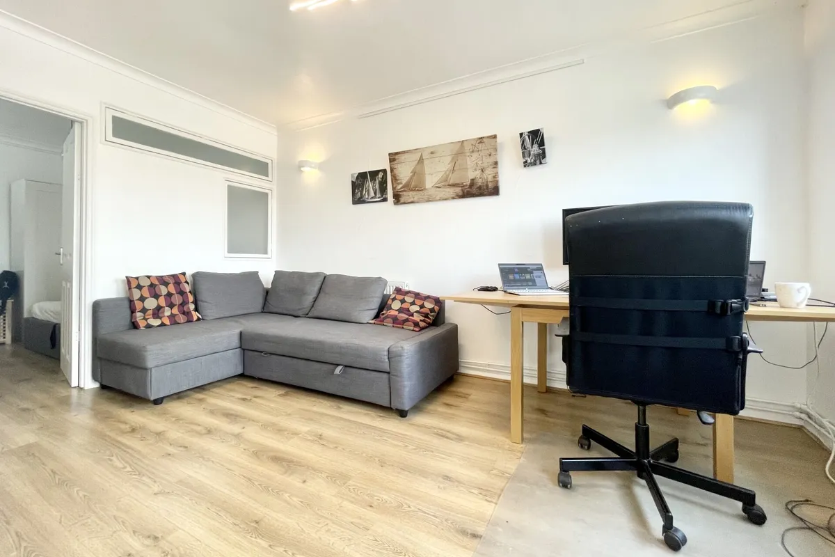 Flat Cecil Road in Adur