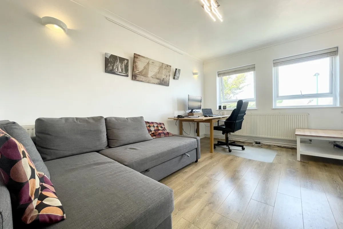 Flat Cecil Road in Adur