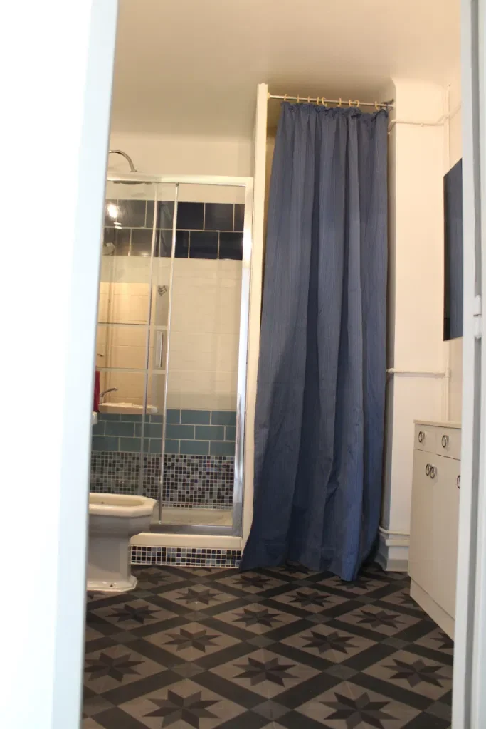 Chambre Rue de l'Hôtel-Dieu à Nîmes