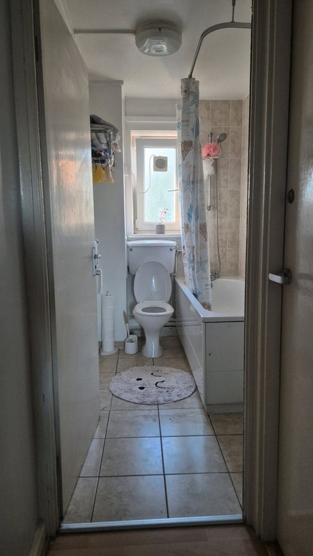 Room Howard Road in Greater London