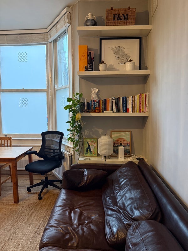 Flat Horsford Road in Greater London