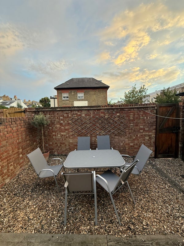 Flat Horsford Road in Greater London