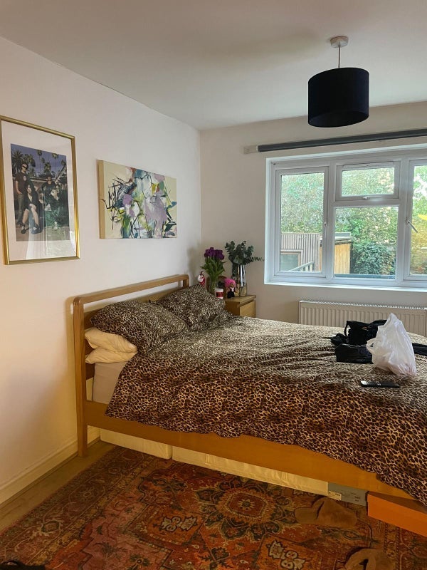 Room Downs Road in Greater London