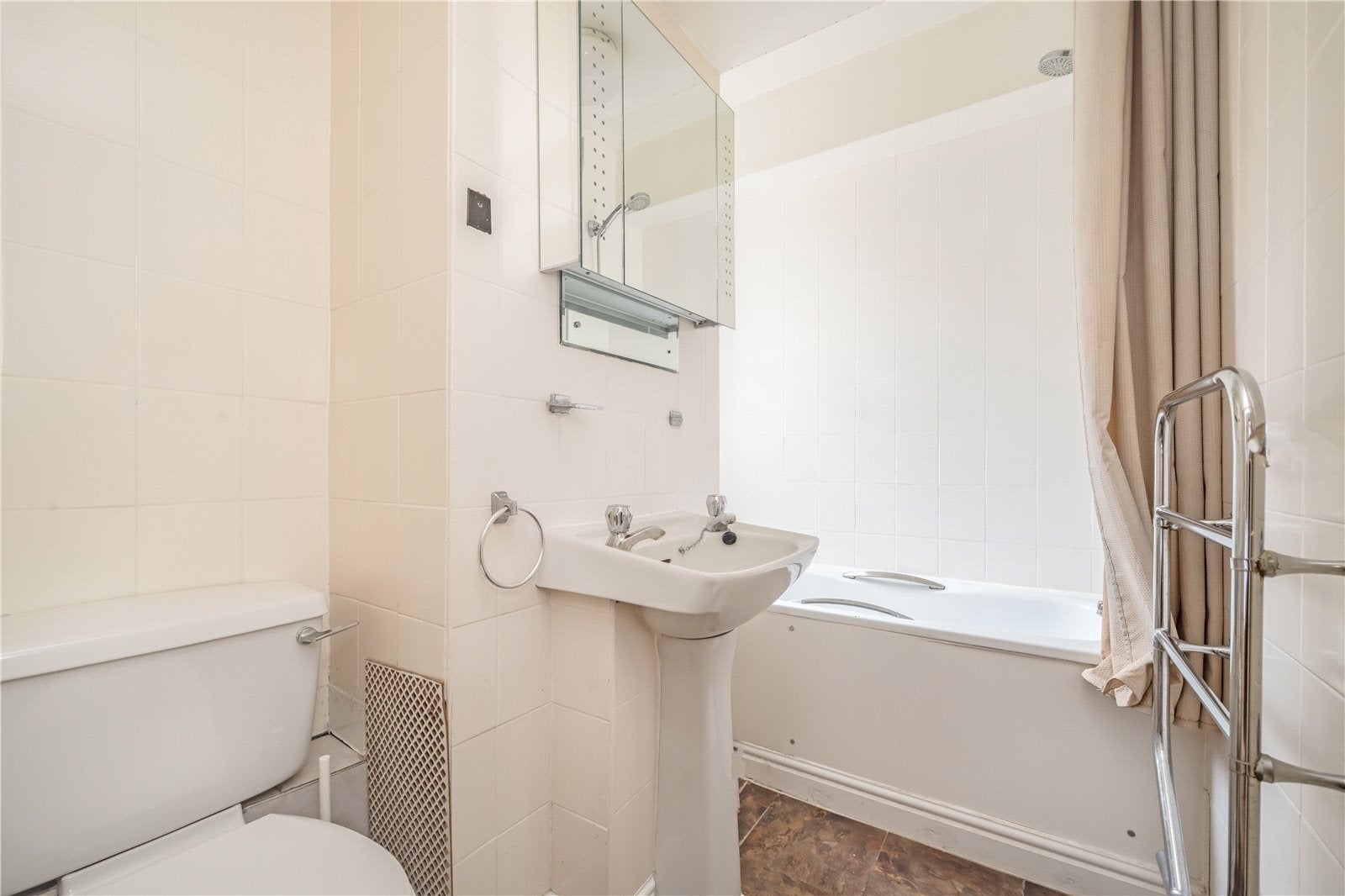 Flat Lucan Place in Greater London
