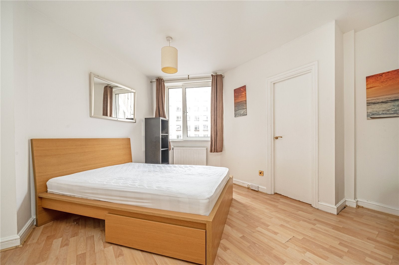 Flat Lucan Place in Greater London