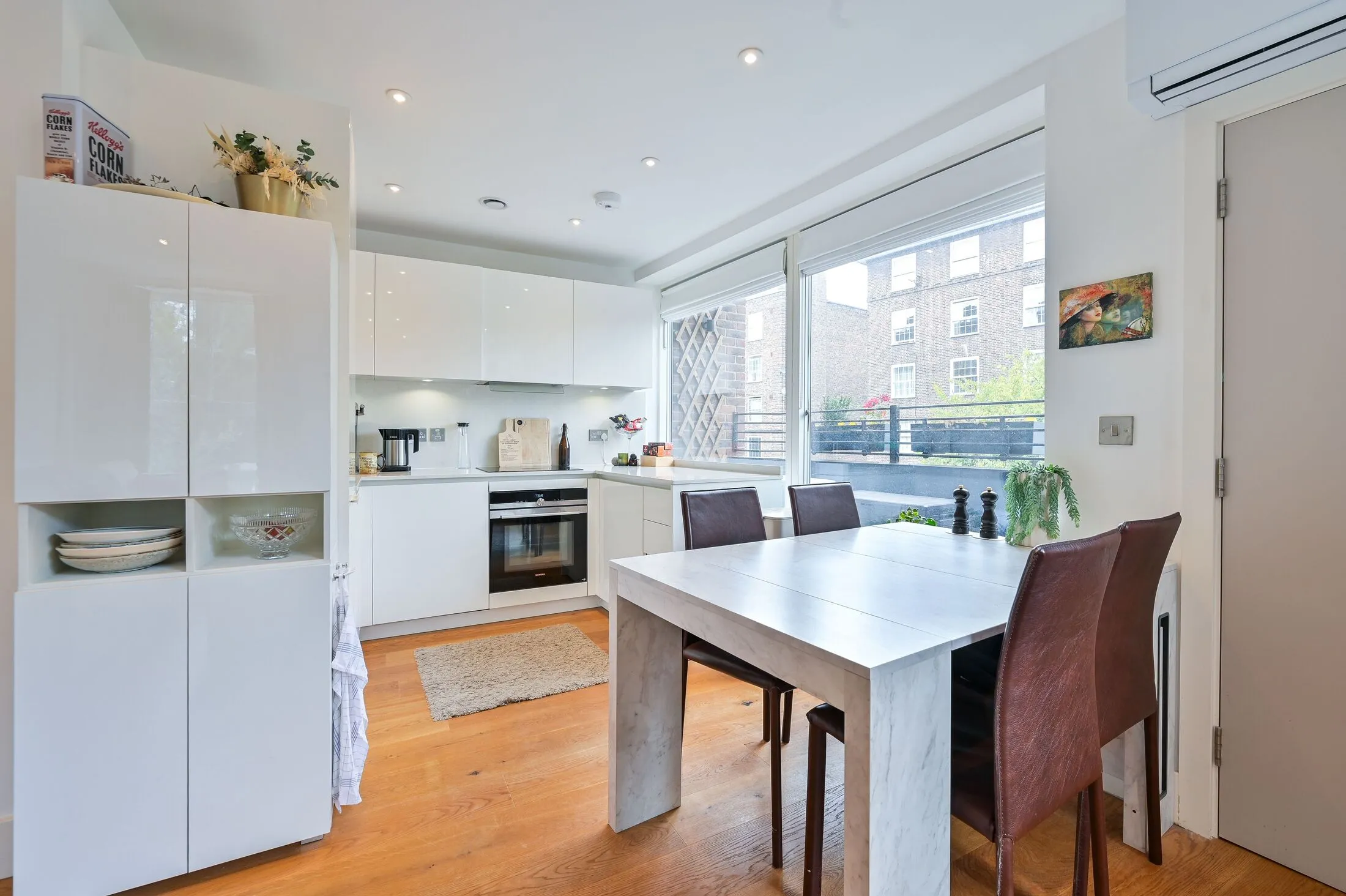 Flat Falmouth Road in Greater London