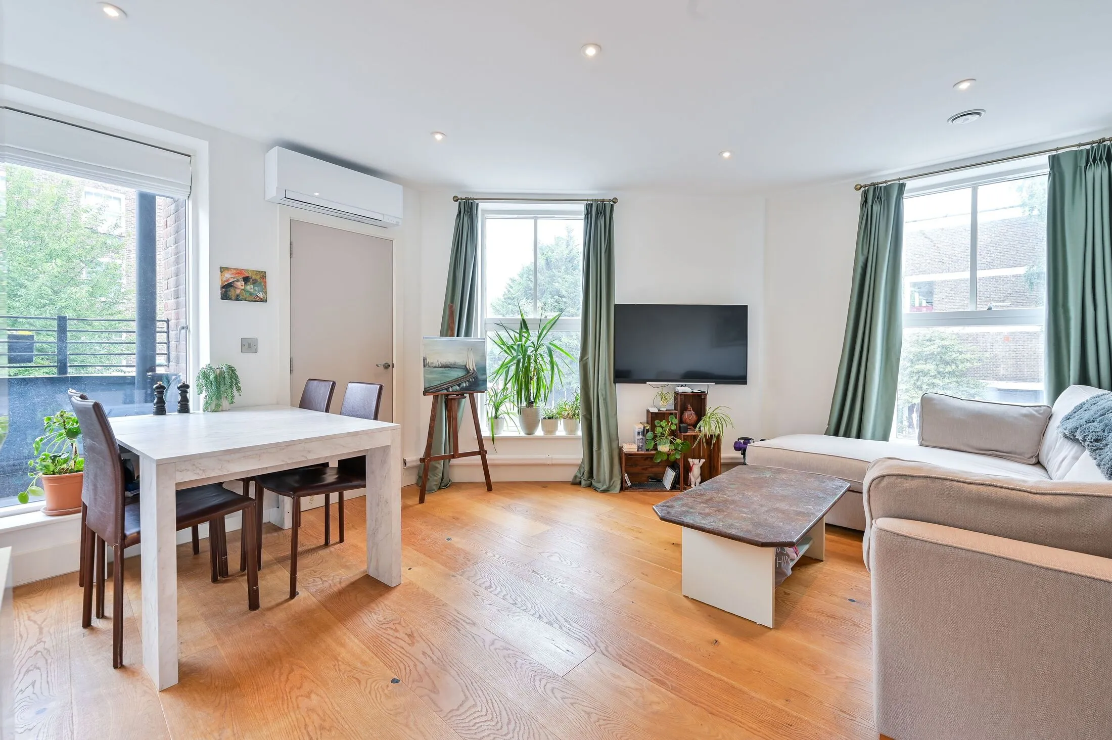 Flat Falmouth Road in Greater London