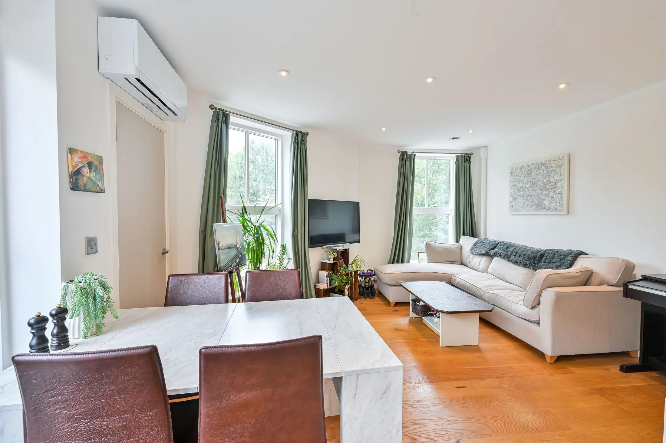 Flat Falmouth Road in Greater London