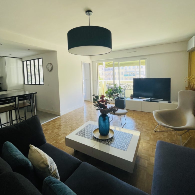 Flat Rue Edmond Rostand in Marseille