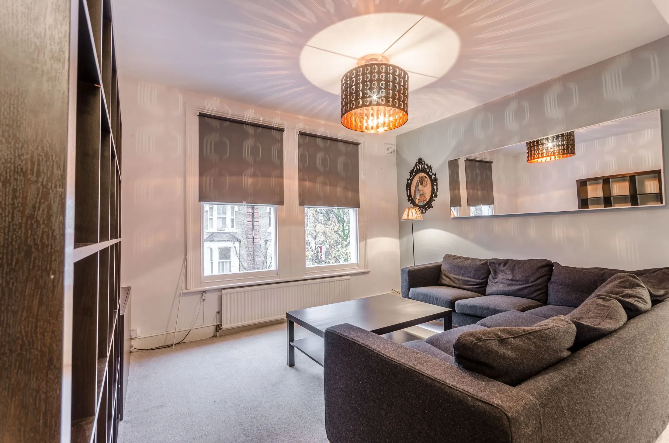 Flat Kenmure Road in Greater London