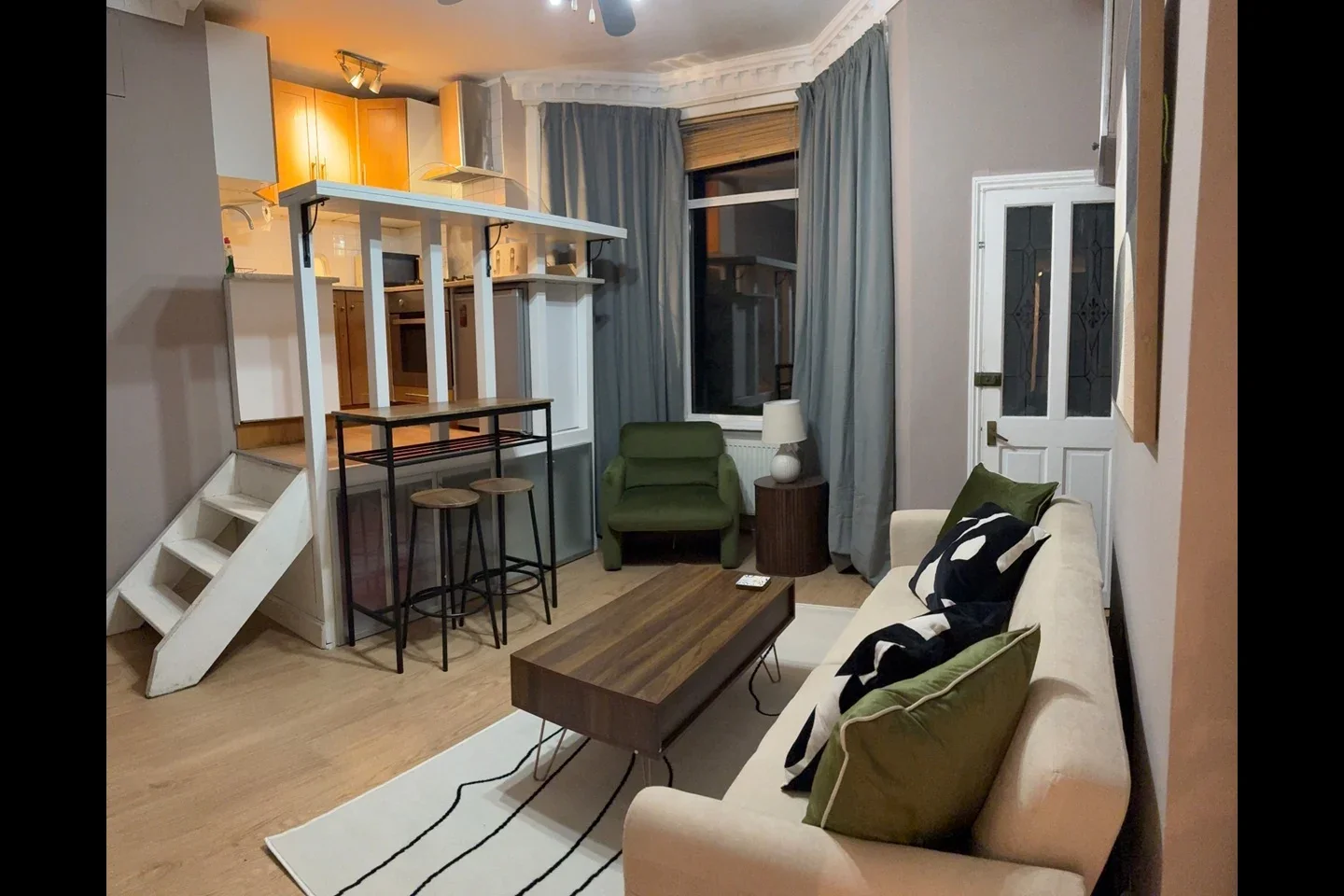 Flat Dawes Road in Greater London