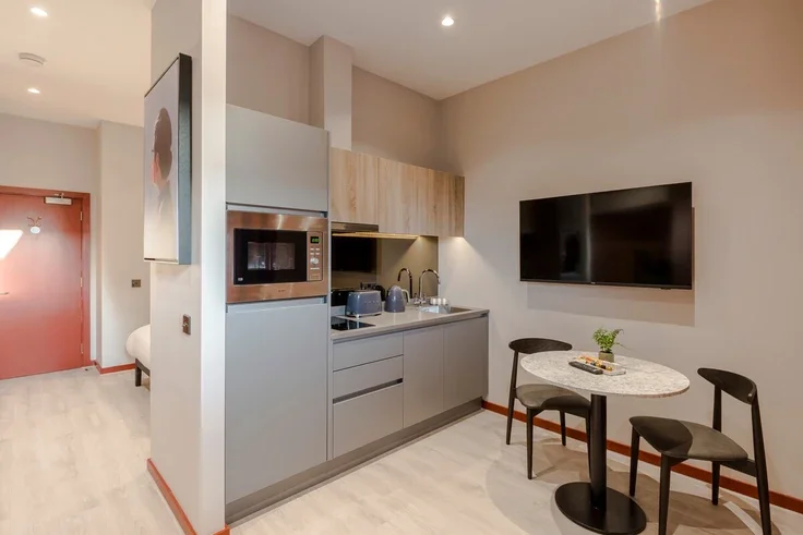 Flat Silbury Boulevard in Milton Keynes
