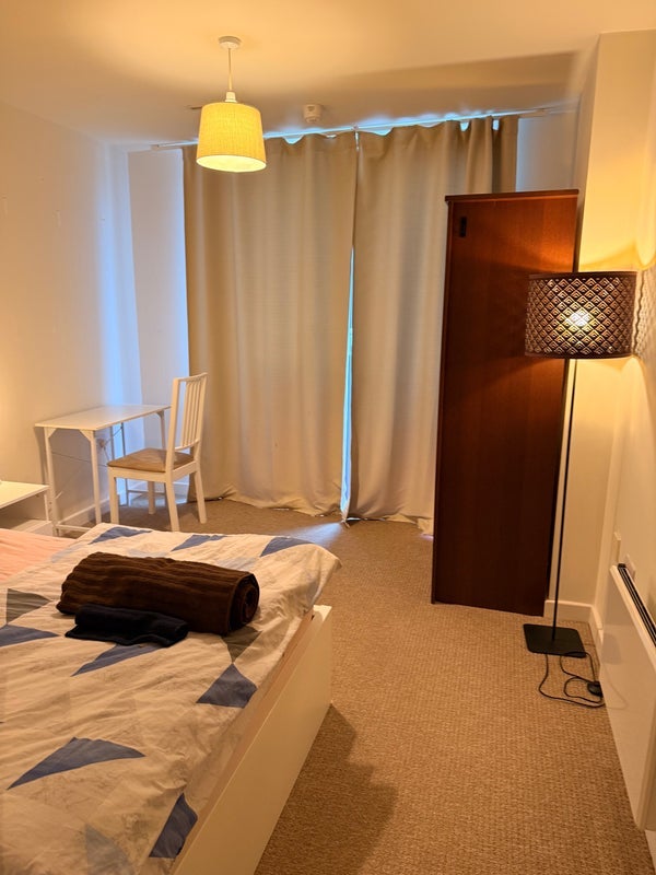 Flat Warton Road in Greater London