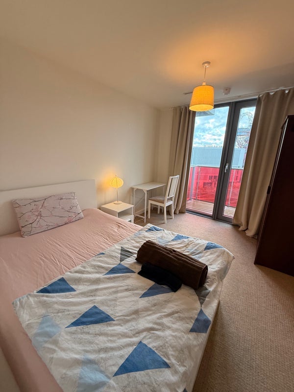 Flat Warton Road in Greater London