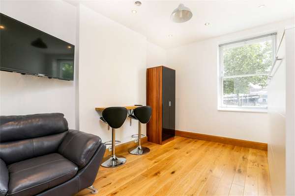 Flat Hotwell Road in Bristol