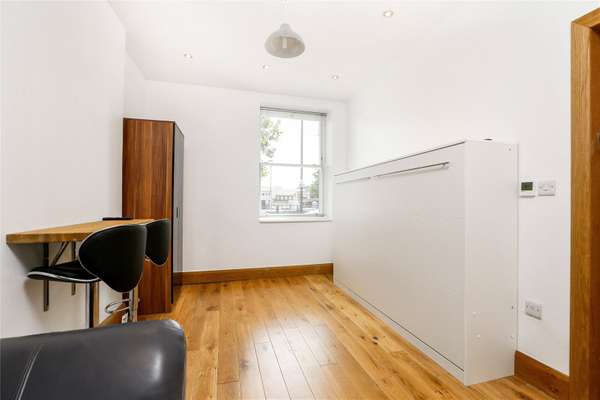Flat Hotwell Road in Bristol