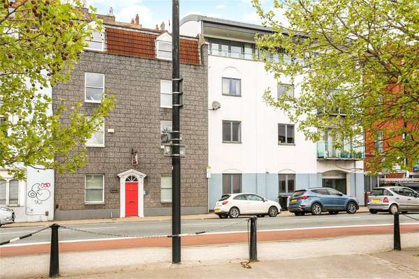 Flat Hotwell Road in Bristol