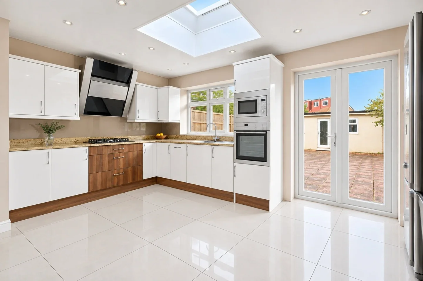 House Belmont Avenue in Greater London
