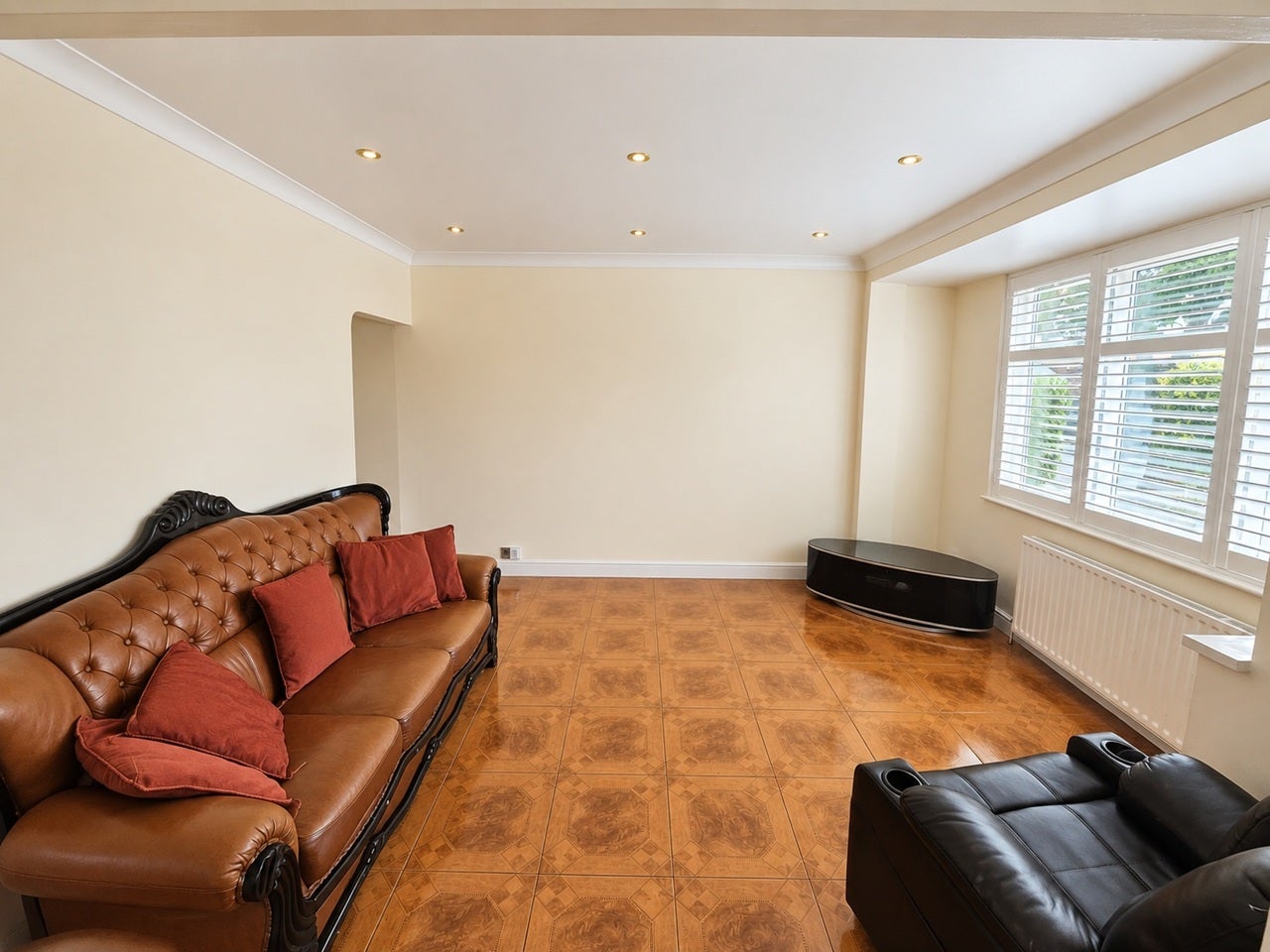 House Belmont Avenue in Greater London