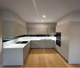 Flat Finchley Road in Greater London