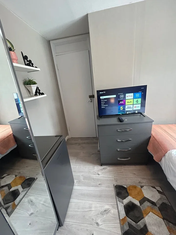 Room Leigham Court Road in Greater London