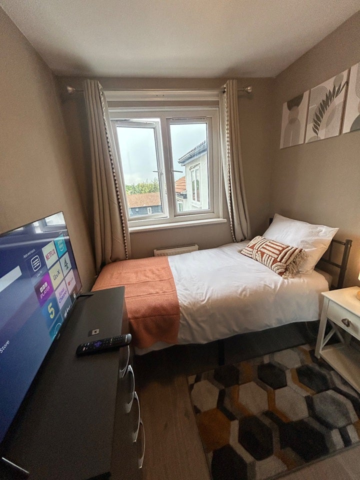 Room Leigham Court Road in Greater London