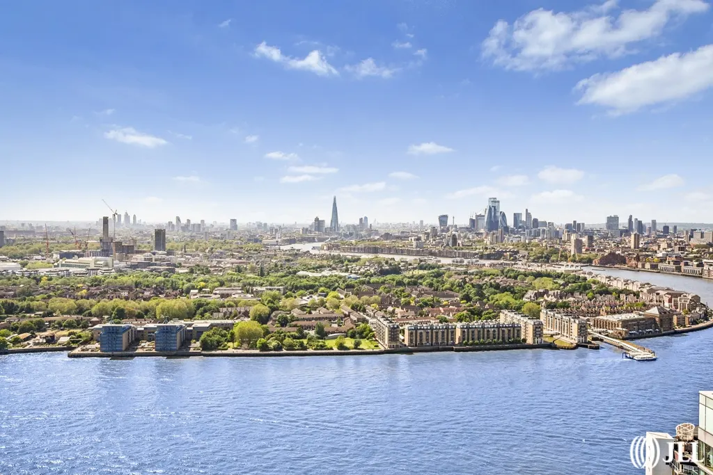 Flat Marsh Wall in Greater London