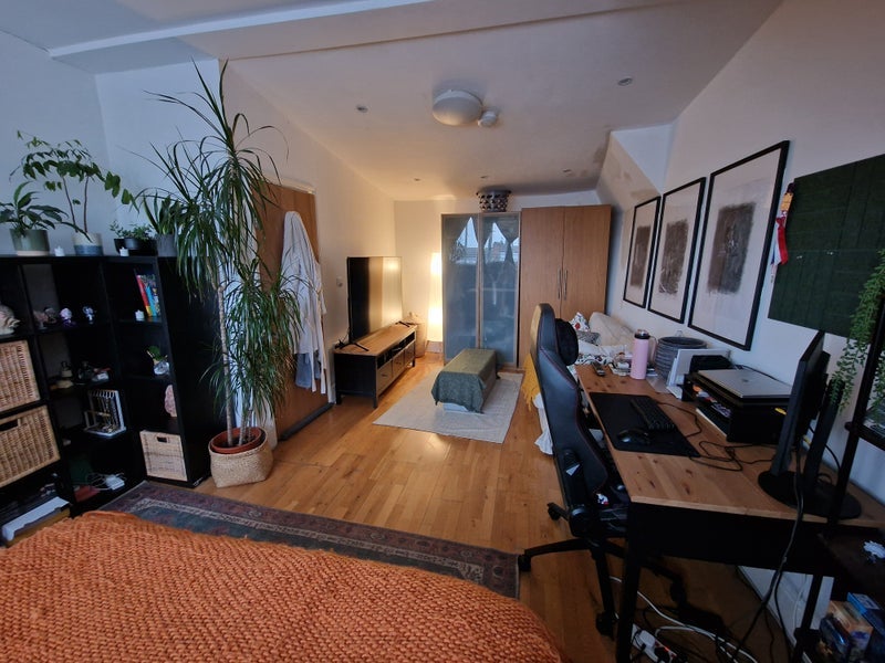 Room Primrose Gardens in Greater London