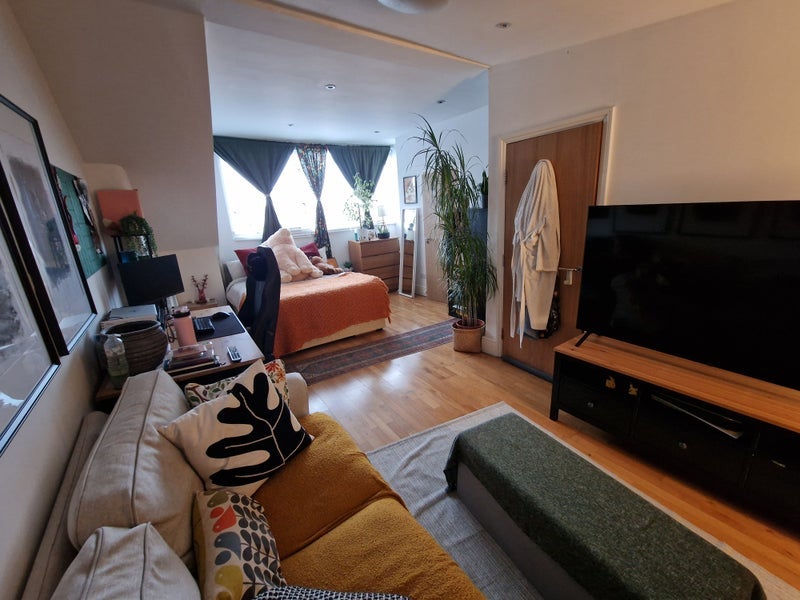 Room Primrose Gardens in Greater London