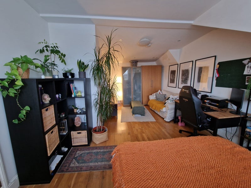 Room Primrose Gardens in Greater London