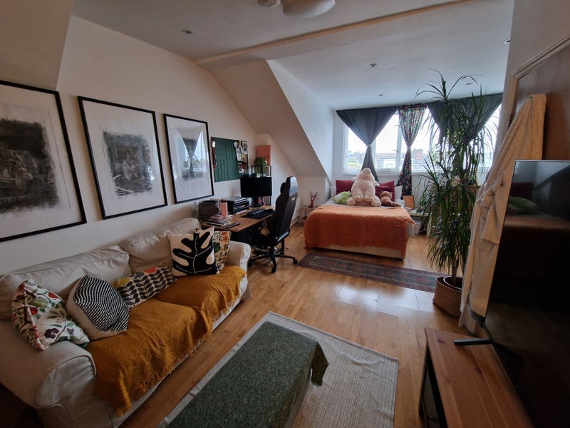 Room Primrose Gardens in Greater London