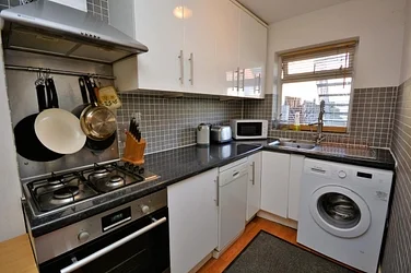Flat Kimble Road in Greater London