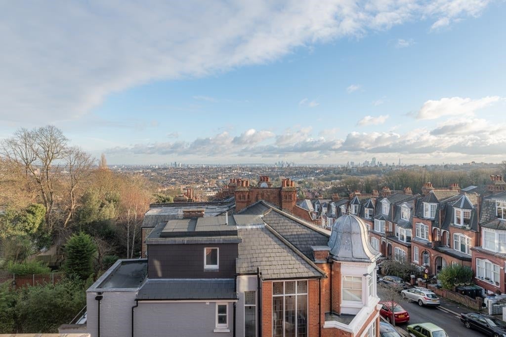 Flat Hillfield Park in Greater London