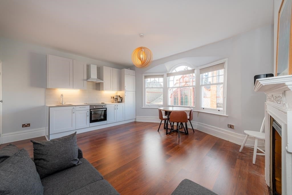 Flat Hillfield Park in Greater London