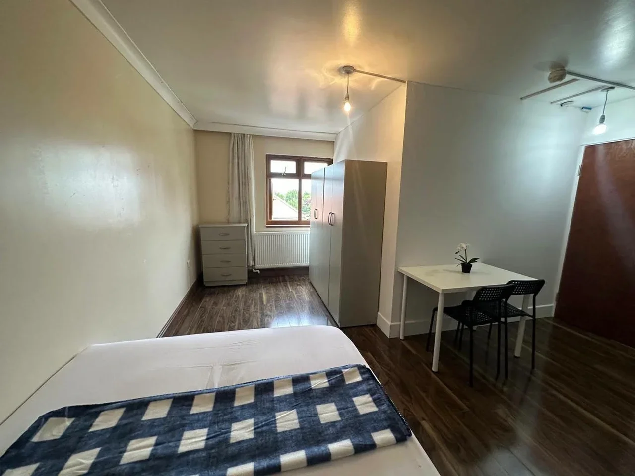 Flat Wilbury Way in Greater London