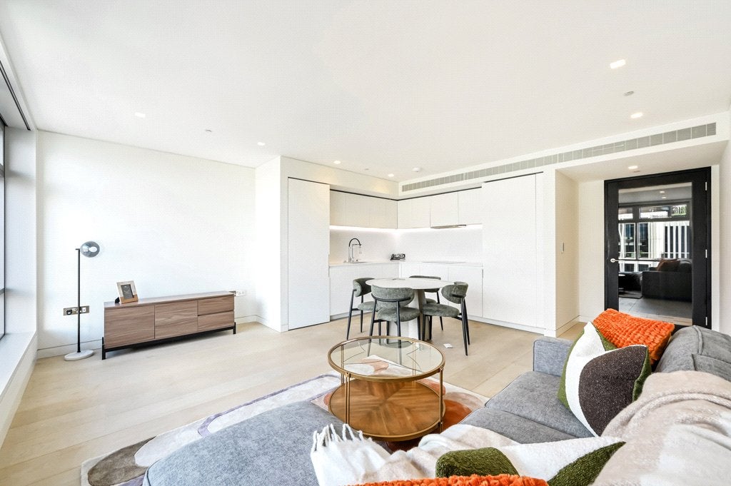 Flat St Giles Square in Greater London