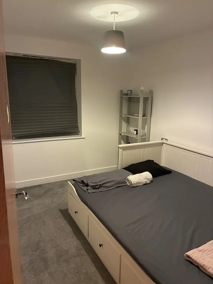 Room Hainault Street in Greater London