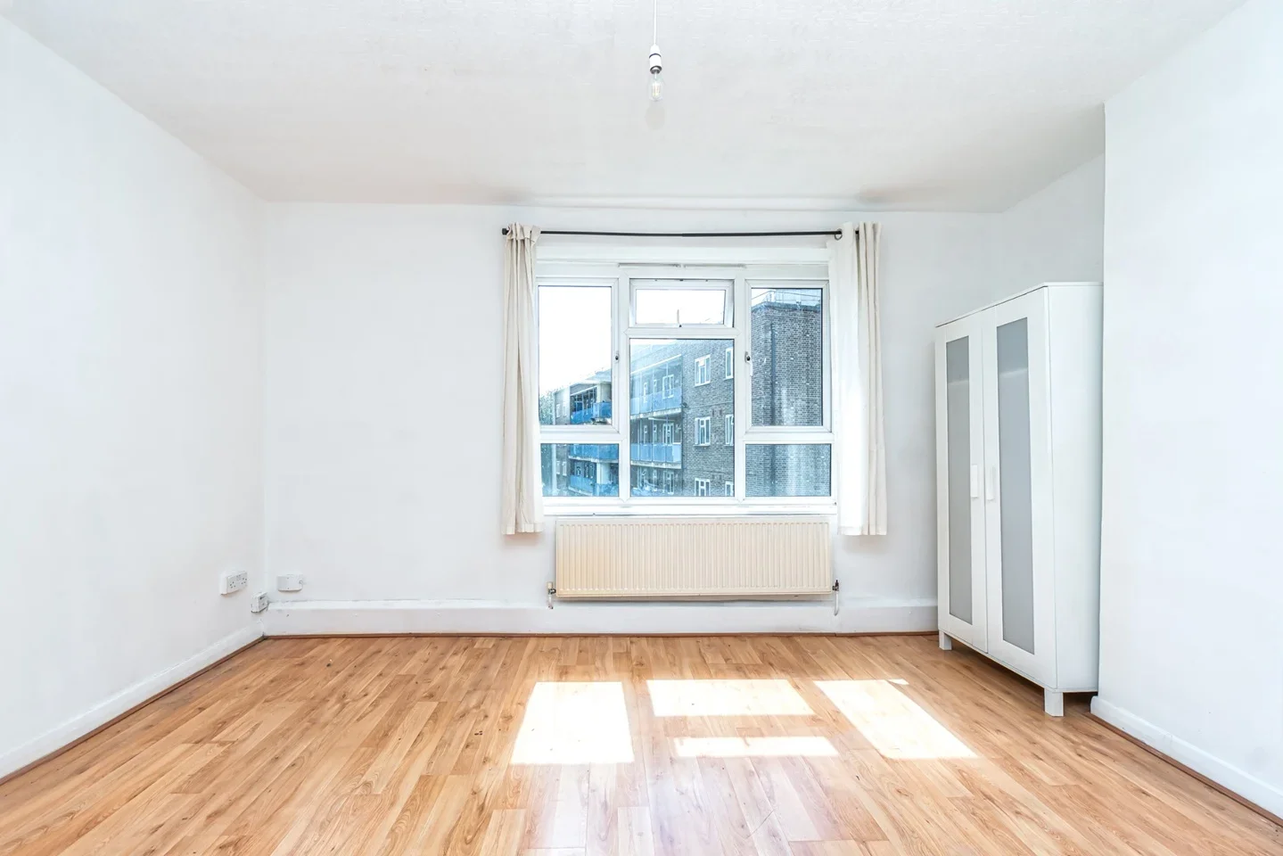Flat Whiston Road in Greater London