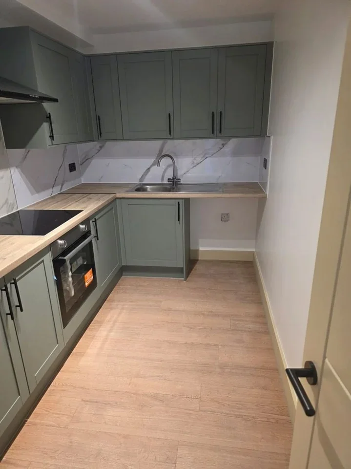 Room Cranborne Avenue in Greater London