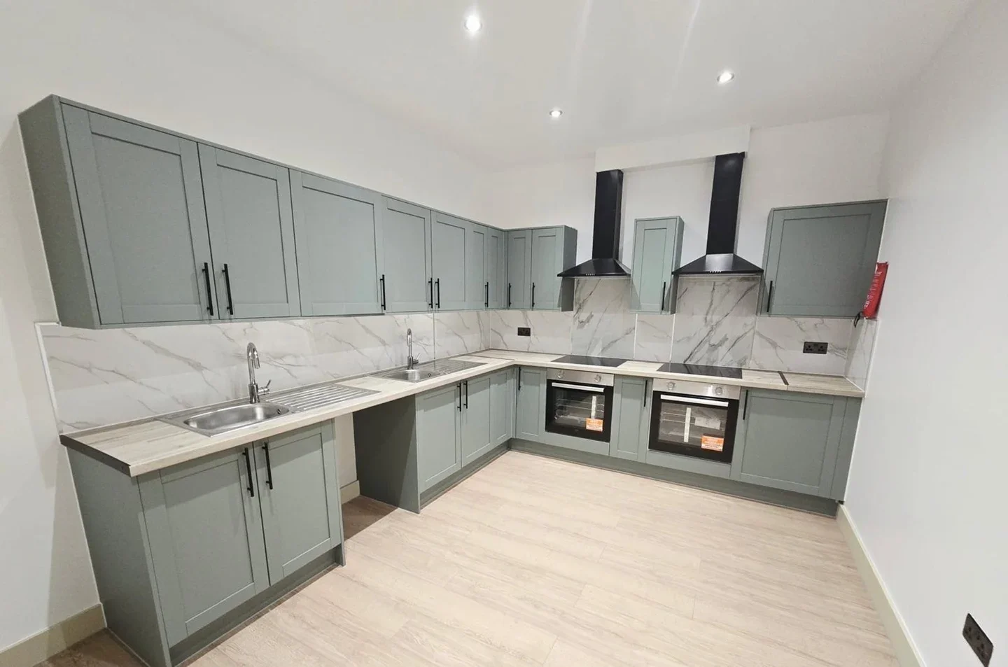 Room Cranborne Avenue in Greater London